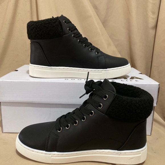 NWT Sonoma Goods For Life® Kinsleyy Women's Faux-Fur High Top Sneakers Size 6 - Picture 3 of 12